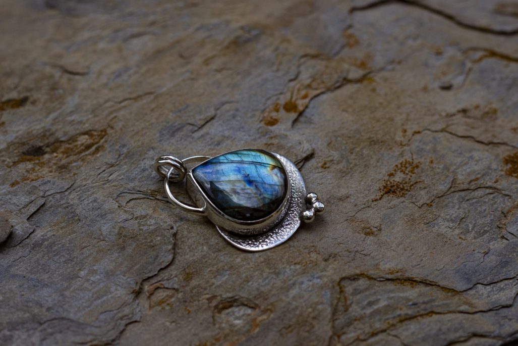 Nao création bague asymétrique argent labradorite