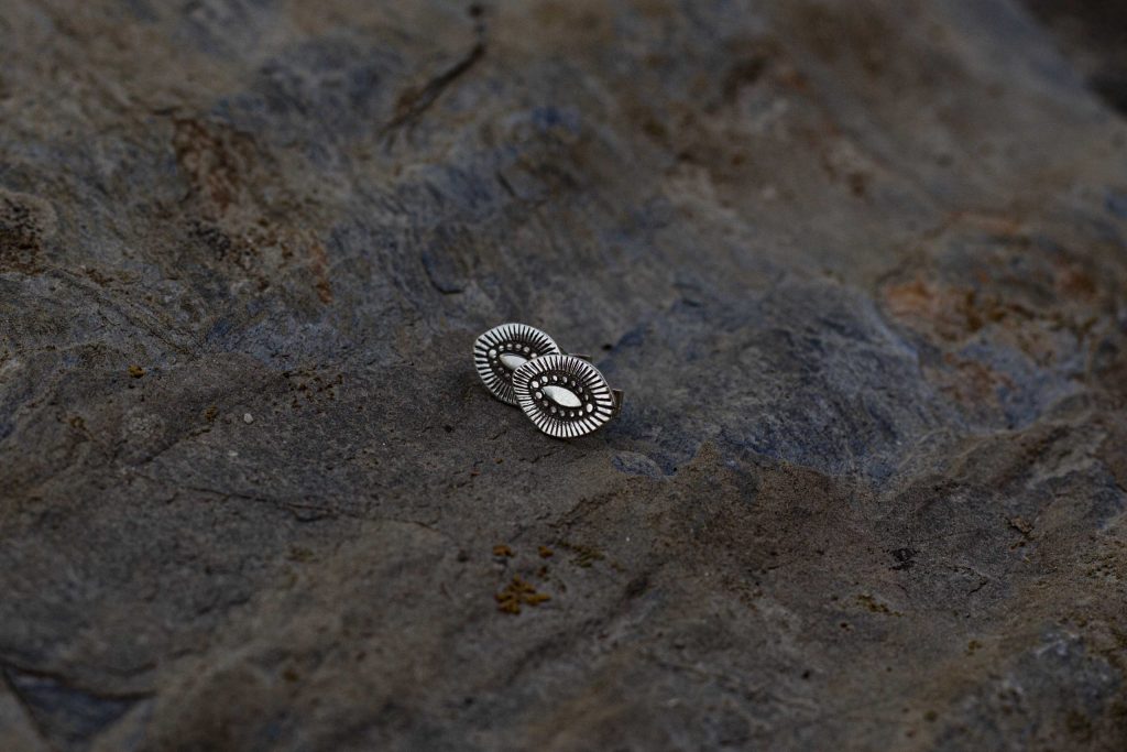 Nao créa créoles martelés en argent