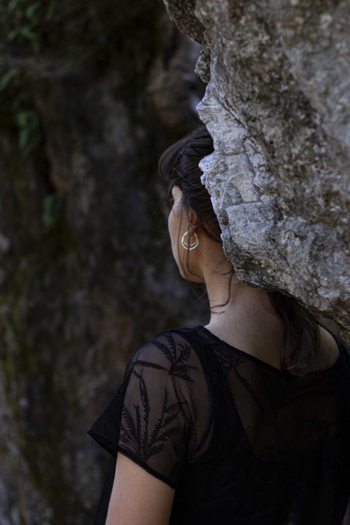 Boucles d'oreilles en argent visage aux yeux fermés